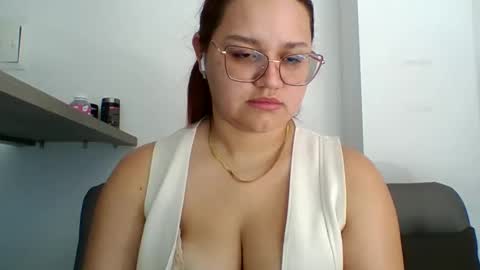 Snapshot of blanquita102530 chatting on 11-07-25, 03:23 Lary online show from 11-07-25, 03:23