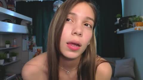Mia online show from 05-19-26, 01:56