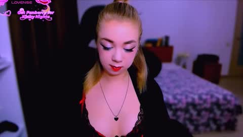 Nicole online show from 11-22-25, 12:31