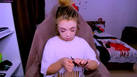 Nicole online show from 12-14-25, 06:19