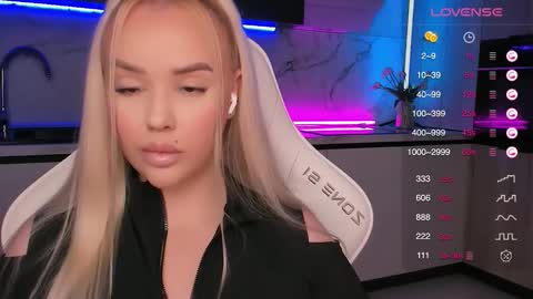 Lana online show from 09-09-25, 02:22