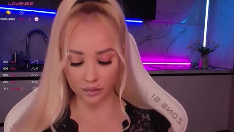 Lana online show from 10-16-25, 07:20