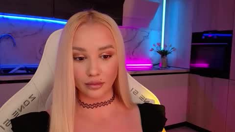 Lana online show from 10-22-25, 12:16