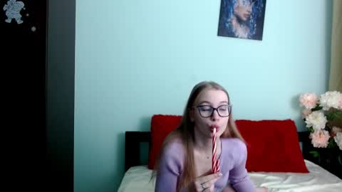 Snapshot of blond_foxy chatting on 12-25-24, 10:50 Blond Foxy online show from 12-25-24, 10:50