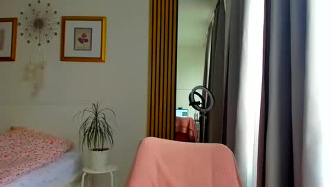 Snapshot of blonde_angel20 chatting on 06-13-26, 04:32 Nicole online show from 06-13-26, 04:32