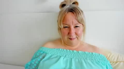 Snapshot of blonde_angel20 chatting on 06-20-26, 05:16 Nicole online show from 06-20-26, 05:16