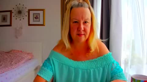 Snapshot of blonde_angel20 chatting on 07-05-26, 03:19 Nicole online show from 07-05-26, 03:19