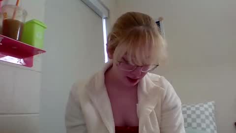 Snapshot of blonde_katie chatting on 02-14-25, 05:57 Katie online show from 02-14-25, 05:57