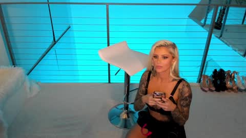 Snapshot of blonde_riderxxx chatting on 01-03-25, 05:17 Blonde Rider online show from 01-03-25, 05:17