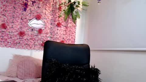Snapshot of blonde_squirt_ chatting on 12-22-24, 04:06 blonde_squirt_ online show from 12-22-24, 04:06
