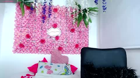 Snapshot of blonde_squirt_ chatting on 01-08-25, 11:41 blonde_squirt_ online show from 01-08-25, 11:41