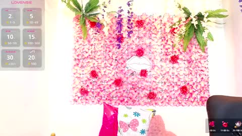 Snapshot of blonde_squirt_ chatting on 01-11-25, 11:45 blonde_squirt_ online show from 01-11-25, 11:45