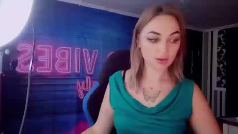 Snapshot of blonde_temptation chatting on 09-19-25, 07:43 Meryem online show from 09-19-25, 07:43