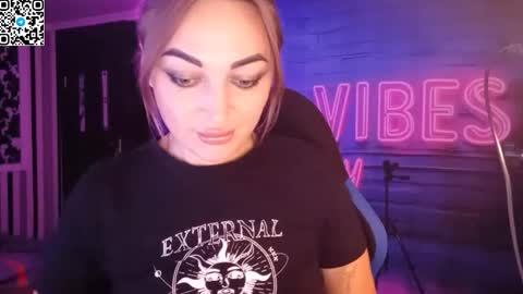 Snapshot of blonde_temptation chatting on 10-17-25, 04:20 Meryem online show from 10-17-25, 04:20