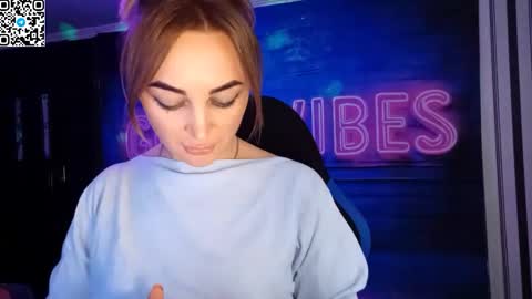 Snapshot of blonde_temptation chatting on 11-20-25, 02:50 Meryem online show from 11-20-25, 02:50