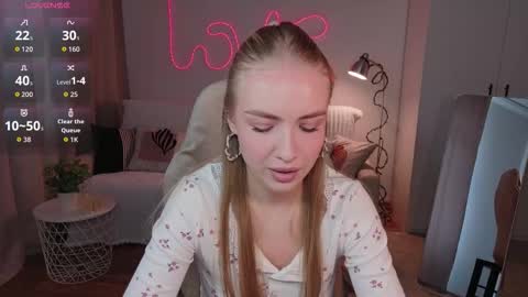 Snapshot of blonde_vibe chatting on 03-22-26, 09:56 Nessa online show from 03-22-26, 09:56