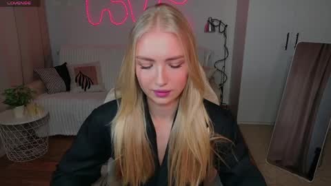 Snapshot of blonde_vibe chatting on 04-04-26, 09:51 Nessa online show from 04-04-26, 09:51