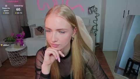 Snapshot of blonde_vibe chatting on 05-06-26, 12:32 Nessa online show from 05-06-26, 12:32