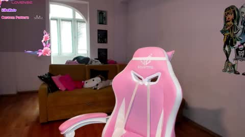 Snapshot of blondesoulmate chatting on 10-27-25, 06:17 Elisa online show from 10-27-25, 06:17