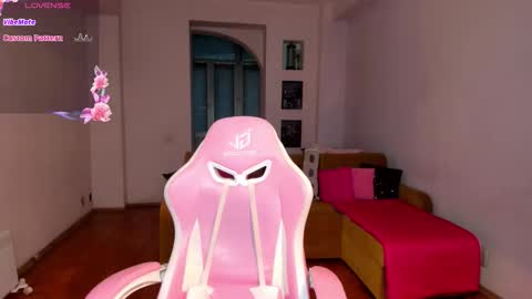 Snapshot of blondesoulmate chatting on 10-30-25, 04:47 Elisa online show from 10-30-25, 04:47