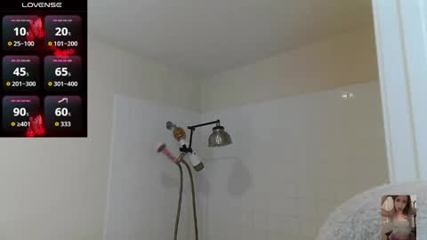 Snapshot of blondiebubblebooty chatting on 05-12-26, 09:45 Bubbles online show from 05-12-26, 09:45