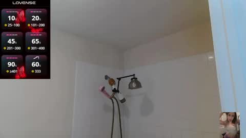 Snapshot of blondiebubblebooty chatting on 05-14-26, 09:21 Bubbles online show from 05-14-26, 09:21