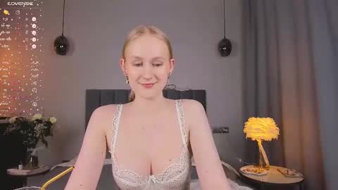 Mia online show from 03-12-25, 09:35