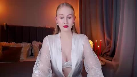 Mia online show from 11-26-25, 08:21