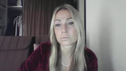 Snapshot of blondkitti chatting on 09-11-25, 06:57 Iren online show from 09-11-25, 06:57