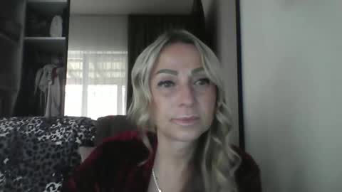 Snapshot of blondkitti chatting on 09-13-25, 09:20 Iren online show from 09-13-25, 09:20