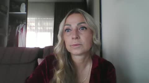 Snapshot of blondkitti chatting on 09-16-25, 07:31 Iren online show from 09-16-25, 07:31