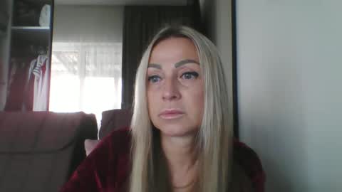 Snapshot of blondkitti chatting on 09-17-25, 07:54 Iren online show from 09-17-25, 07:54