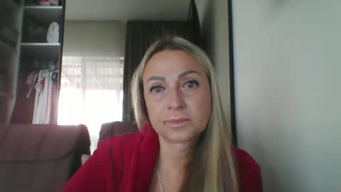 Snapshot of blondkitti chatting on 09-19-25, 09:43 Iren online show from 09-19-25, 09:43