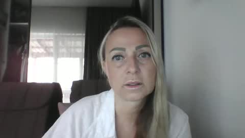 Snapshot of blondkitti chatting on 09-20-25, 08:59 Iren online show from 09-20-25, 08:59