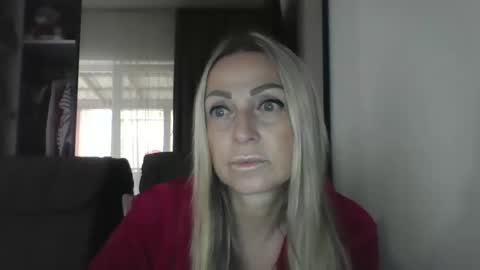 Snapshot of blondkitti chatting on 09-23-25, 09:01 Iren online show from 09-23-25, 09:01