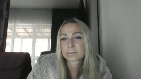 Snapshot of blondkitti chatting on 09-29-25, 09:47 Iren online show from 09-29-25, 09:47