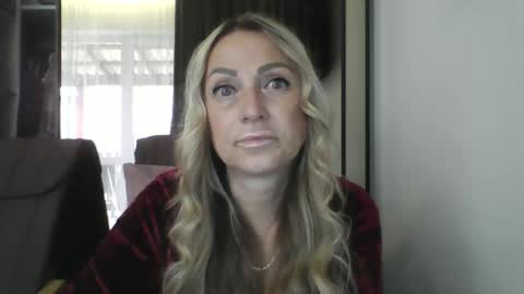 Snapshot of blondkitti chatting on 10-07-25, 08:11 Iren online show from 10-07-25, 08:11