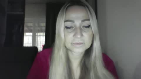 Snapshot of blondkitti chatting on 10-11-25, 02:37 Iren online show from 10-11-25, 02:37