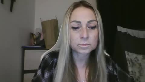 Snapshot of blondkitti chatting on 10-22-25, 04:40 Iren online show from 10-22-25, 04:40