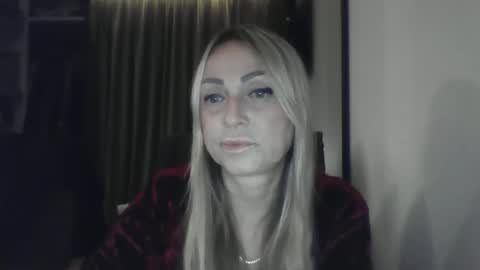 Snapshot of blondkitti chatting on 10-27-25, 08:24 Iren online show from 10-27-25, 08:24