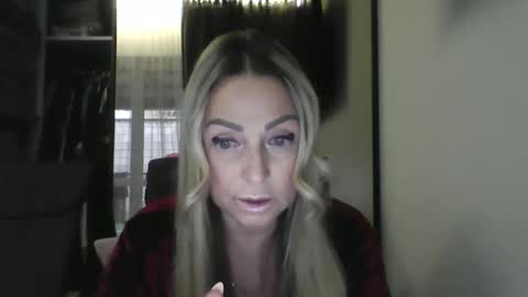 Snapshot of blondkitti chatting on 10-29-25, 08:27 Iren online show from 10-29-25, 08:27