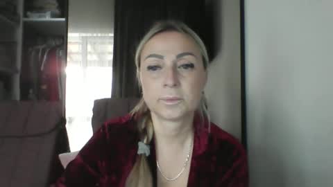 Snapshot of blondkitti chatting on 10-30-25, 09:00 Iren online show from 10-30-25, 09:00