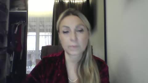 Snapshot of blondkitti chatting on 11-04-25, 10:25 Iren online show from 11-04-25, 10:25