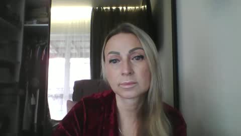 Snapshot of blondkitti chatting on 11-10-25, 09:19 Iren online show from 11-10-25, 09:19