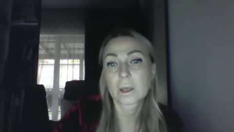 Snapshot of blondkitti chatting on 11-11-25, 09:20 Iren online show from 11-11-25, 09:20