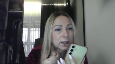 Snapshot of blondkitti chatting on 11-15-25, 09:28 Iren online show from 11-15-25, 09:28