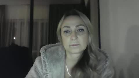 Snapshot of blondkitti chatting on 11-20-25, 09:03 Iren online show from 11-20-25, 09:03