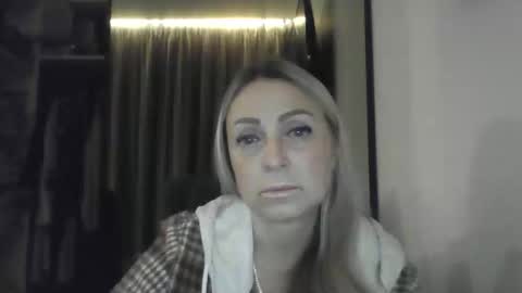 Snapshot of blondkitti chatting on 11-24-25, 07:02 Iren online show from 11-24-25, 07:02