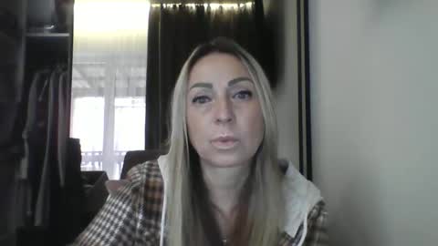 Snapshot of blondkitti chatting on 11-27-25, 09:44 Iren online show from 11-27-25, 09:44