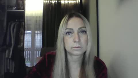 Snapshot of blondkitti chatting on 11-29-25, 09:45 Iren online show from 11-29-25, 09:45